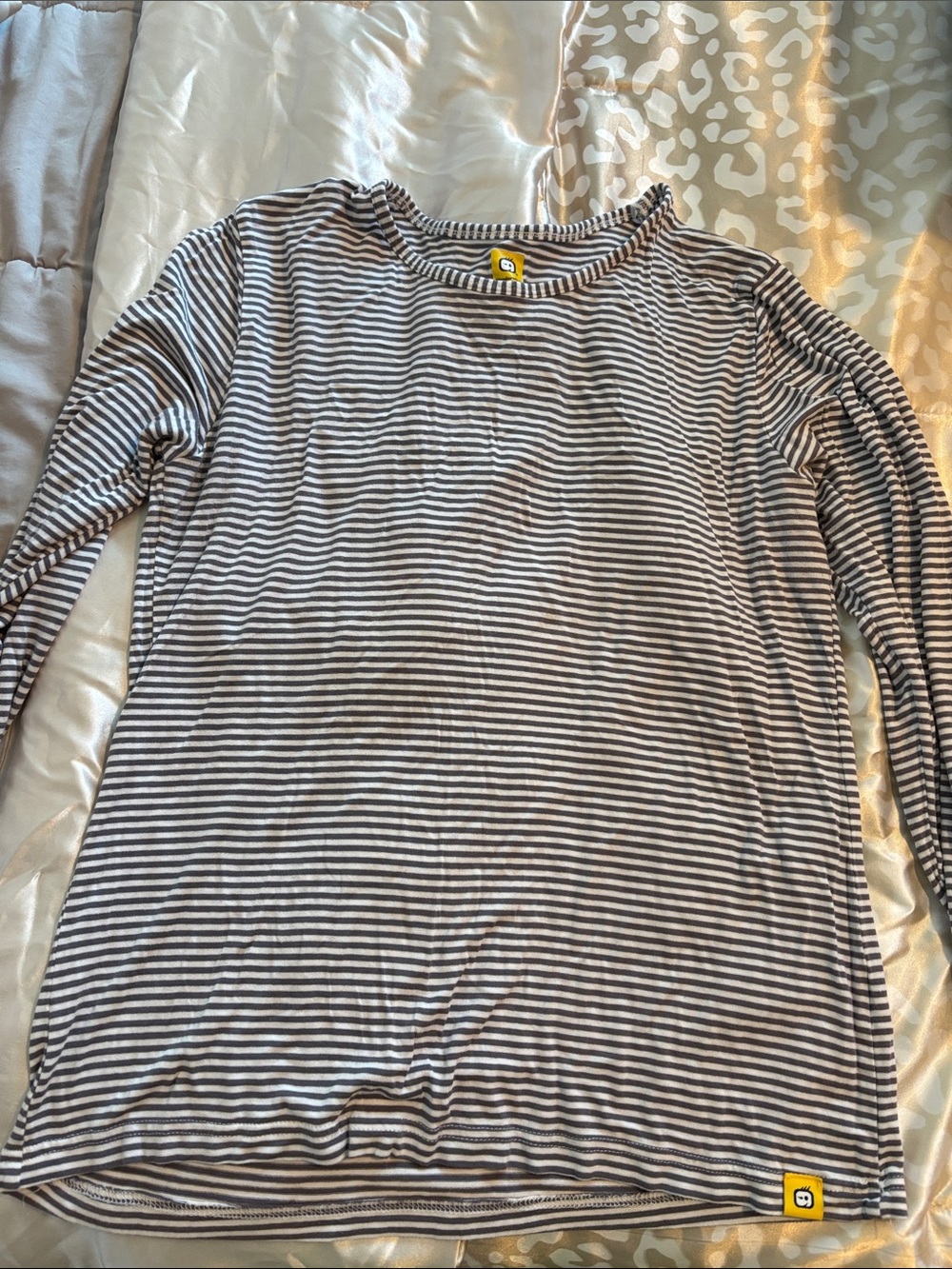 WonderWink Women's Long Sleeve Black and White Striped Under top for scrubs L